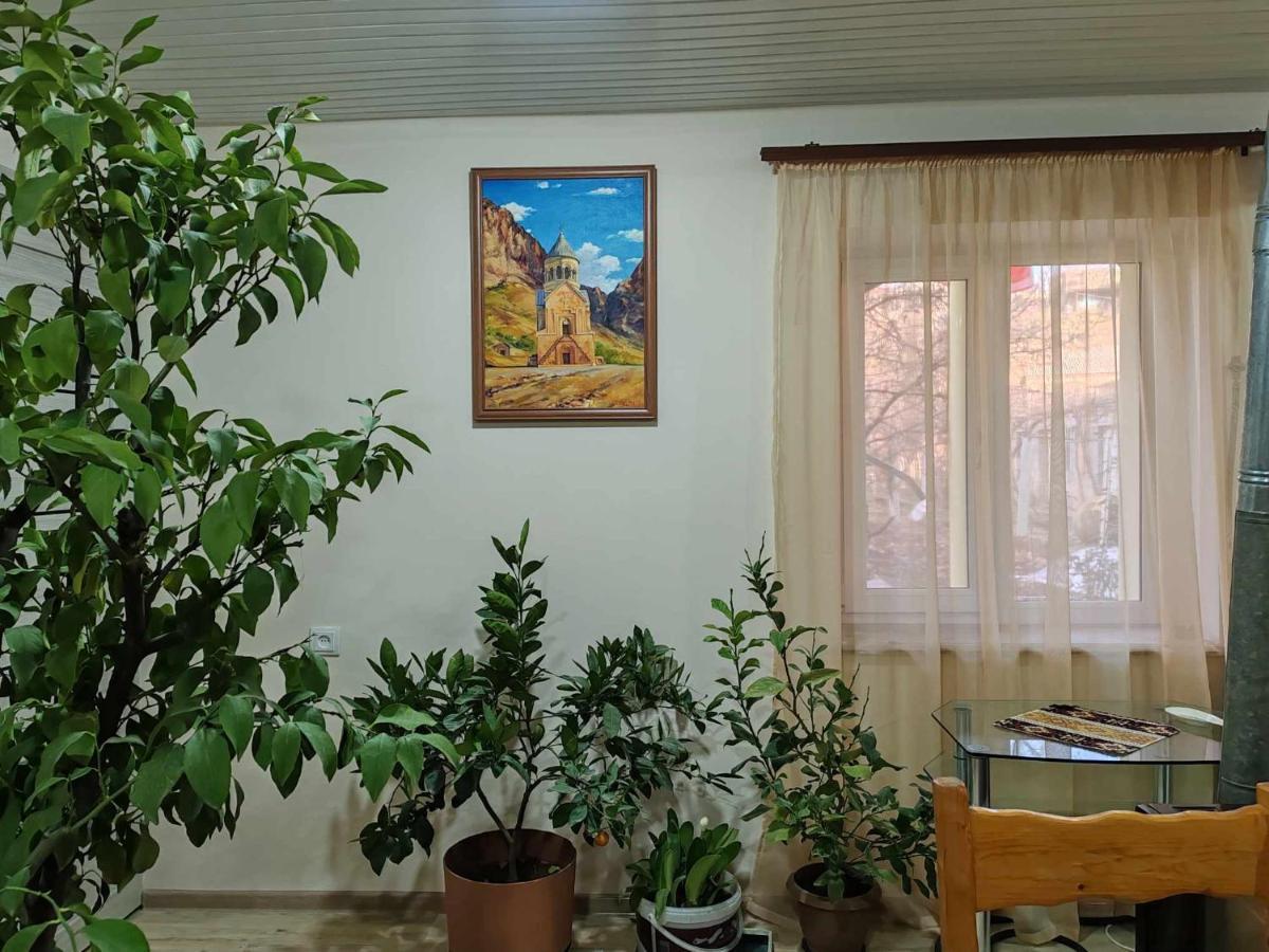 Sun House Hotel Yeghegnadzor Eksteriør billede