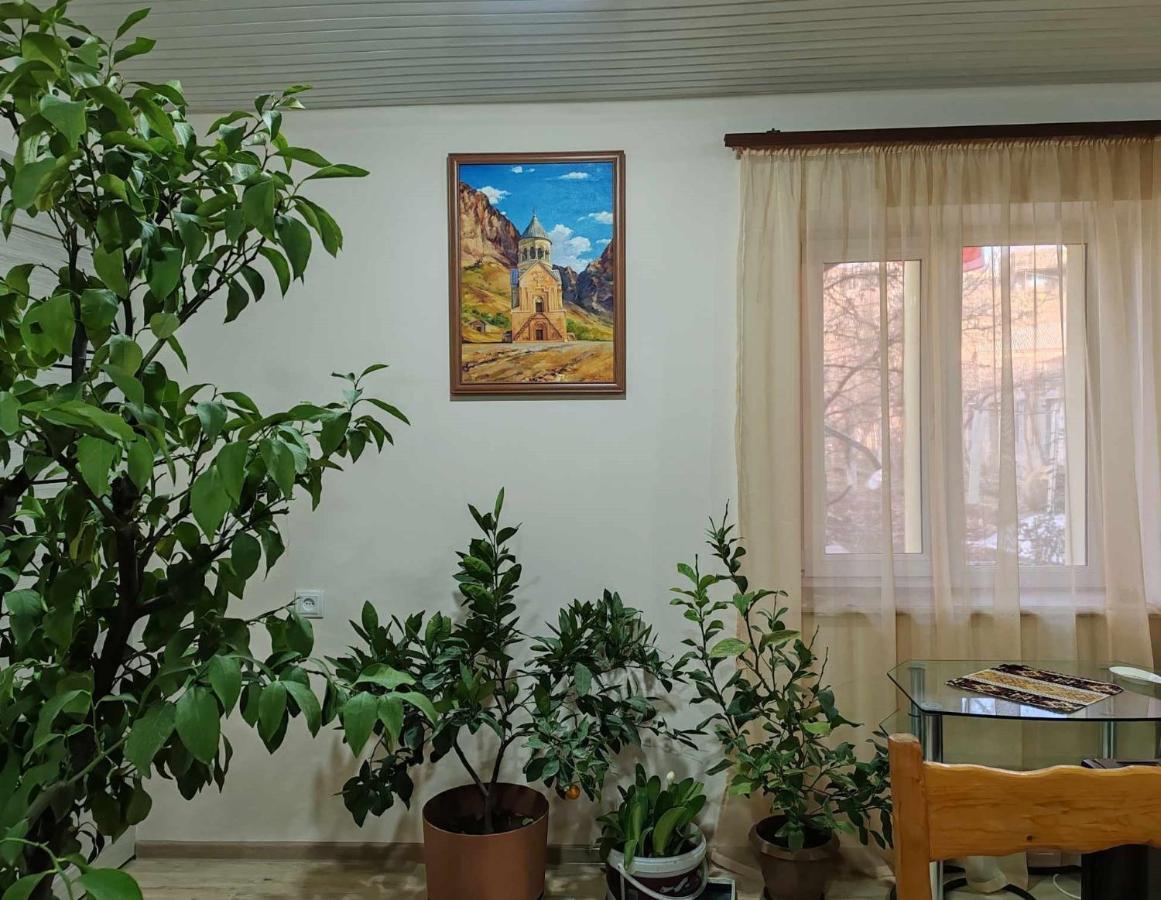 Sun House Hotel Yeghegnadzor Eksteriør billede