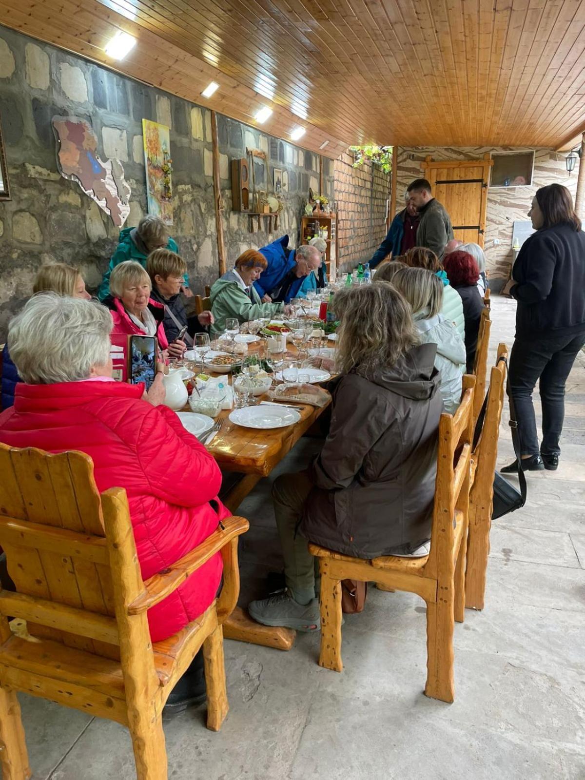 Sun House Hotel Yeghegnadzor Eksteriør billede